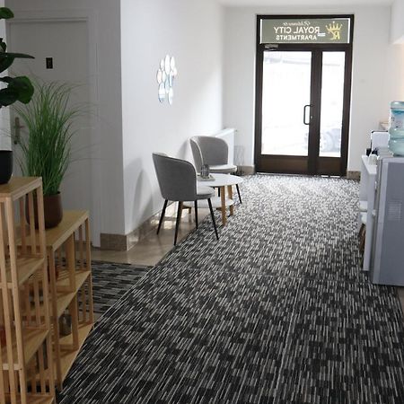 Royal City Apartments 亚伊采 外观 照片