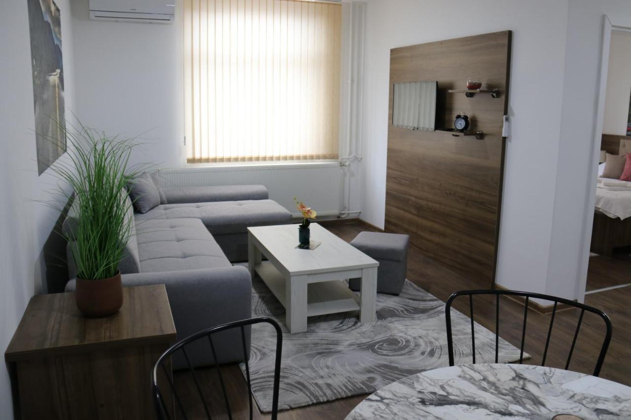 Royal City Apartments 亚伊采 外观 照片