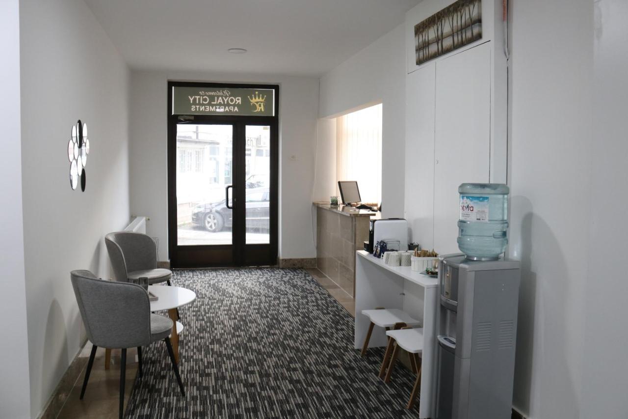 Royal City Apartments 亚伊采 外观 照片