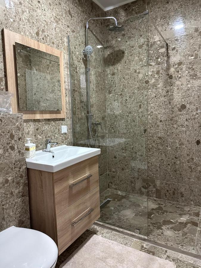 Royal City Apartments 亚伊采 外观 照片