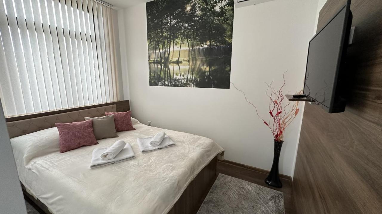 Royal City Apartments 亚伊采 外观 照片