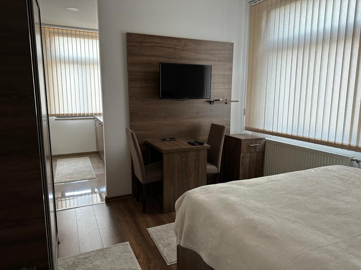 Royal City Apartments 亚伊采 外观 照片